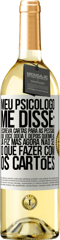 29,95 € Envio grátis | Vinho branco Edição WHITE Meu psicólogo me disse: escreva cartas para as pessoas que você odeia e depois queime-as. Já fiz, mas agora não sei o que Etiqueta Branca. Etiqueta personalizável Vinho jovem Colheita 2025 Verdejo