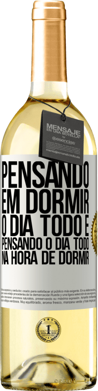 Envio grátis | Vinho branco Edição WHITE Pensando em dormir o dia todo e pensando o dia todo na hora de dormir Etiqueta Branca. Etiqueta personalizável Vinho jovem Colheita 2023 Verdejo