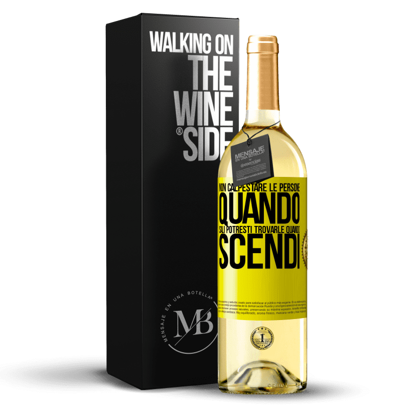 29,95 € Spedizione Gratuita | Vino bianco Edizione WHITE Non calpestare le persone quando sali, potresti trovarle quando scendi Etichetta Gialla. Etichetta personalizzabile Vino giovane Raccogliere 2024 Verdejo