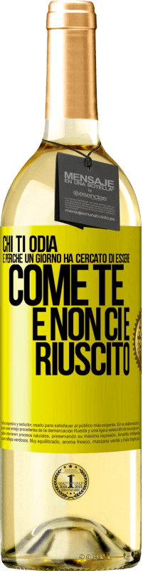 29,95 € | Vino bianco Edizione WHITE Chi ti odia è perché un giorno ha cercato di essere come te e non ci è riuscito Etichetta Gialla. Etichetta personalizzabile Vino giovane Raccogliere 2024 Verdejo