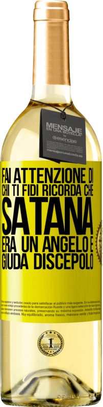 29,95 € | Vino bianco Edizione WHITE Fai attenzione di chi ti fidi. Ricorda che Satana era un angelo e Giuda discepolo Etichetta Gialla. Etichetta personalizzabile Vino giovane Raccogliere 2024 Verdejo