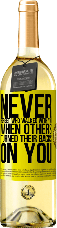 29,95 € | White Wine WHITE Edition Never forget who walked with you when others turned their backs on you Yellow Label. Customizable label Young wine Harvest 2023 Verdejo