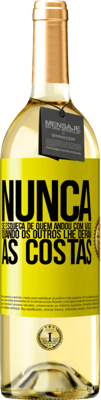 «Nunca se esqueça de quem andou com você quando os outros lhe deram as costas» Edição WHITE