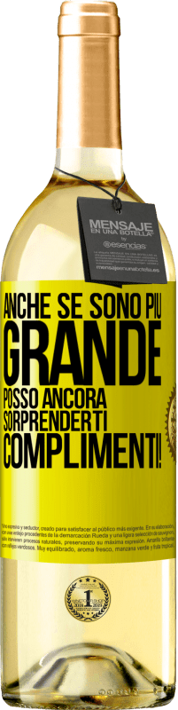 29,95 € Spedizione Gratuita | Vino bianco Edizione WHITE Anche se sono più grande, posso ancora sorprenderti. Complimenti! Etichetta Gialla. Etichetta personalizzabile Vino giovane Raccogliere 2023 Verdejo