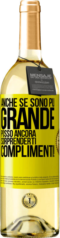 29,95 € Spedizione Gratuita | Vino bianco Edizione WHITE Anche se sono più grande, posso ancora sorprenderti. Complimenti! Etichetta Gialla. Etichetta personalizzabile Vino giovane Raccogliere 2025 Verdejo