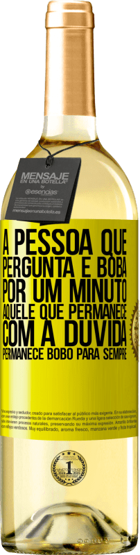 29,95 € | Vinho branco Edição WHITE A pessoa que pergunta é boba por um minuto. Aquele que permanece com a dúvida, permanece bobo para sempre Etiqueta Amarela. Etiqueta personalizável Vinho jovem Colheita 2024 Verdejo