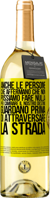 29,95 € | Vino bianco Edizione WHITE Anche le persone che affermano che non possiamo fare nulla per cambiare il nostro destino, guardano prima di attraversare la Etichetta Gialla. Etichetta personalizzabile Vino giovane Raccogliere 2025 Verdejo
