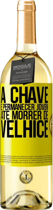 Envio grátis | Vinho branco Edição WHITE A chave é permanecer jovem até morrer de velhice Etiqueta Amarela. Etiqueta personalizável Vinho jovem Colheita 2023 Verdejo