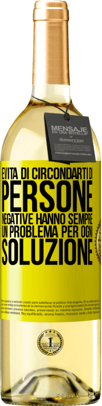 29,95 € Spedizione Gratuita | Vino bianco Edizione WHITE Evita di circondarti di persone negative. Hanno sempre un problema per ogni soluzione Etichetta Gialla. Etichetta personalizzabile Vino giovane Raccogliere 2025 Verdejo