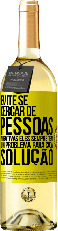 29,95 € Envio grátis | Vinho branco Edição WHITE Evite se cercar de pessoas negativas. Eles sempre têm um problema para cada solução Etiqueta Amarela. Etiqueta personalizável Vinho jovem Colheita 2023 Verdejo