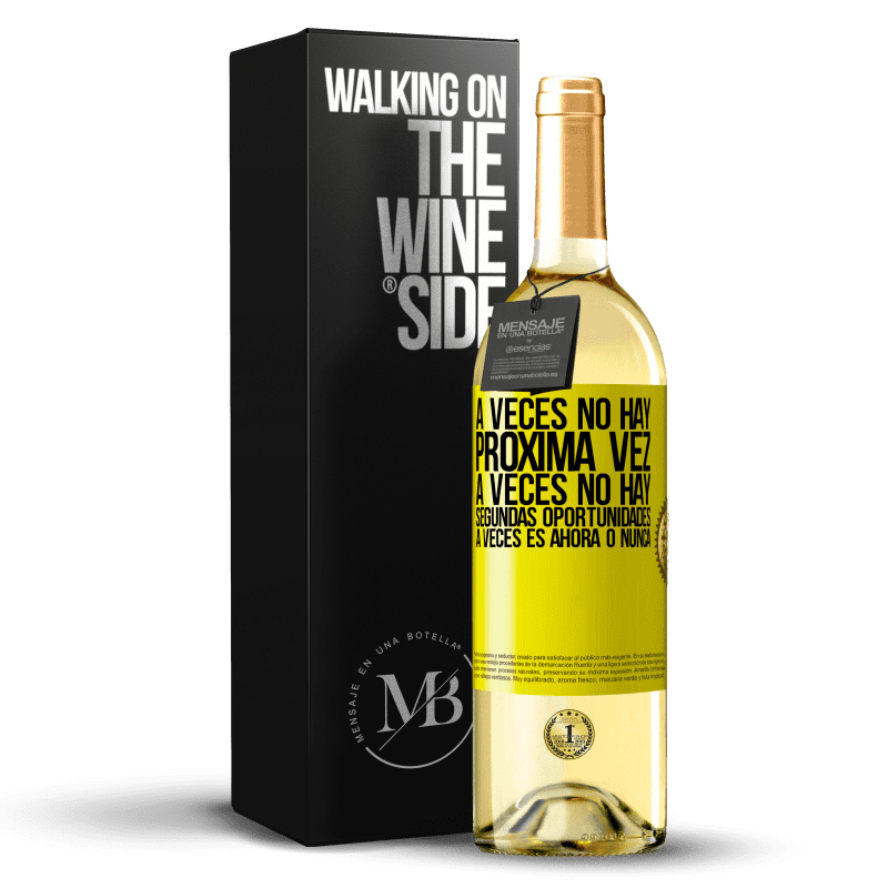 29,95 € Envío gratis | Vino Blanco Edición WHITE A veces no hay próxima vez. A veces no hay segundas oportunidades. A veces es ahora o nunca Etiqueta Amarilla. Etiqueta personalizable Vino joven Cosecha 2024 Verdejo