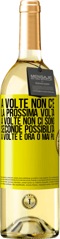 Spedizione Gratuita | Vino bianco Edizione WHITE A volte non c'è la prossima volta. A volte non ci sono seconde possibilità. A volte è ora o mai più Etichetta Gialla. Etichetta personalizzabile Vino giovane Raccogliere 2023 Verdejo