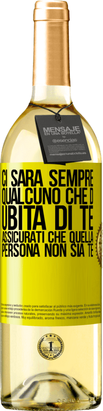 29,95 € Spedizione Gratuita | Vino bianco Edizione WHITE Ci sarà sempre qualcuno che dubita di te. Assicurati che quella persona non sia te Etichetta Gialla. Etichetta personalizzabile Vino giovane Raccogliere 2024 Verdejo