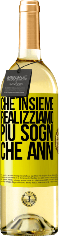 29,95 € Spedizione Gratuita | Vino bianco Edizione WHITE Che insieme realizziamo più sogni che anni Etichetta Gialla. Etichetta personalizzabile Vino giovane Raccogliere 2025 Verdejo