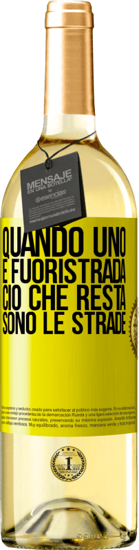 29,95 € Spedizione Gratuita | Vino bianco Edizione WHITE Quando uno è fuoristrada, ciò che resta sono le strade Etichetta Gialla. Etichetta personalizzabile Vino giovane Raccogliere 2025 Verdejo