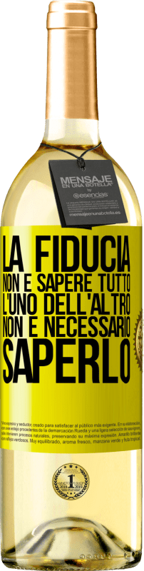 29,95 € Spedizione Gratuita | Vino bianco Edizione WHITE La fiducia non è sapere tutto l'uno dell'altro. Non è necessario saperlo Etichetta Gialla. Etichetta personalizzabile Vino giovane Raccogliere 2025 Verdejo