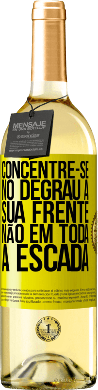 «Concentre-se no degrau à sua frente, não em toda a escada» Edição WHITE