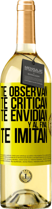 29,95 € | Vino Blanco Edición WHITE Te observan, te critican, te envidian… y al final, te imitan Etiqueta Amarilla. Etiqueta personalizable Vino joven Cosecha 2024 Verdejo