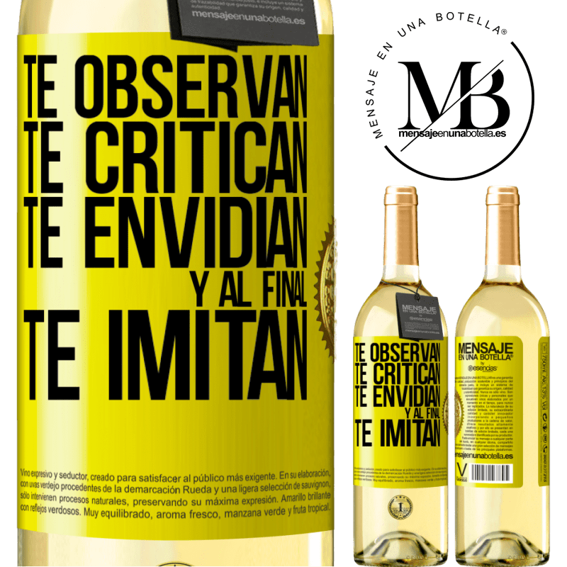 29,95 € Envío gratis | Vino Blanco Edición WHITE Te observan, te critican, te envidian… y al final, te imitan Etiqueta Amarilla. Etiqueta personalizable Vino joven Cosecha 2025 Verdejo