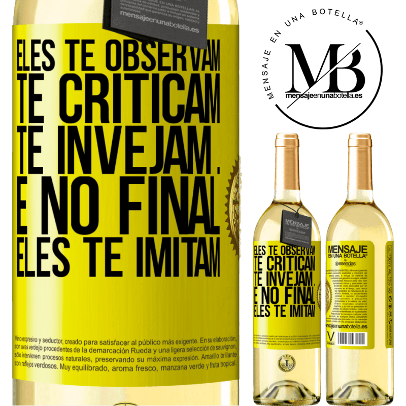 29,95 € Envio grátis | Vinho branco Edição WHITE Eles te observam, te criticam, te invejam ... e no final, eles te imitam Etiqueta Amarela. Etiqueta personalizável Vinho jovem Colheita 2025 Verdejo