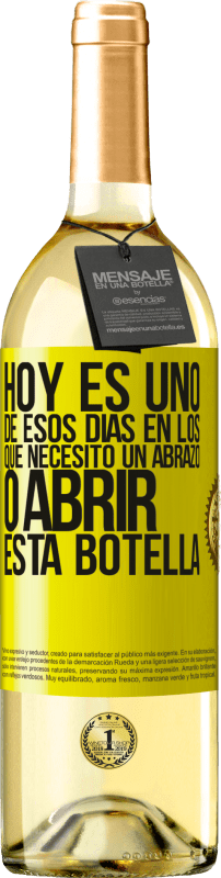 29,95 € | Vino Blanco Edición WHITE Hoy es uno de esos días en los que necesito un abrazo, o abrir esta botella Etiqueta Amarilla. Etiqueta personalizable Vino joven Cosecha 2025 Verdejo