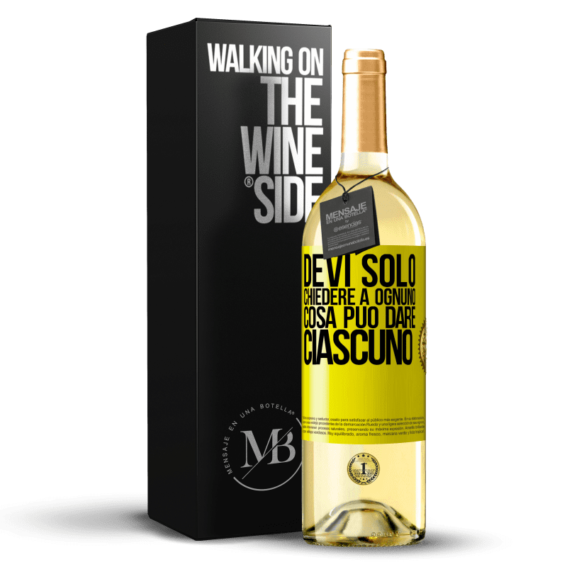 29,95 € Spedizione Gratuita | Vino bianco Edizione WHITE Devi solo chiedere a ognuno cosa può dare ciascuno Etichetta Gialla. Etichetta personalizzabile Vino giovane Raccogliere 2025 Verdejo