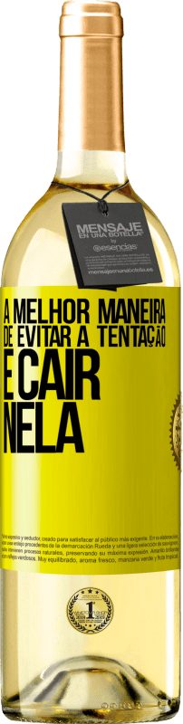 Envio grátis | Vinho branco Edição WHITE A melhor maneira de evitar a tentação é cair nela Etiqueta Amarela. Etiqueta personalizável Vinho jovem Colheita 2023 Verdejo