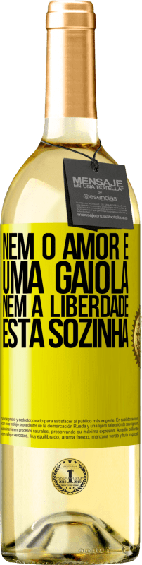 Envio grátis | Vinho branco Edição WHITE Nem o amor é uma gaiola, nem a liberdade está sozinha Etiqueta Amarela. Etiqueta personalizável Vinho jovem Colheita 2023 Verdejo