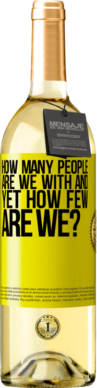 29,95 € Бесплатная доставка | Белое вино Издание WHITE Сколько людей мы с, и все же, как мало мы? Желтая этикетка. Настраиваемая этикетка Молодое вино Урожай 2025 Verdejo