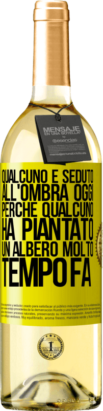 29,95 € | Vino bianco Edizione WHITE Qualcuno è seduto all'ombra oggi, perché qualcuno ha piantato un albero molto tempo fa Etichetta Gialla. Etichetta personalizzabile Vino giovane Raccogliere 2024 Verdejo