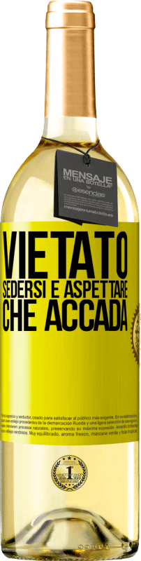 29,95 € | Vino bianco Edizione WHITE Vietato sedersi e aspettare che accada Etichetta Gialla. Etichetta personalizzabile Vino giovane Raccogliere 2025 Verdejo