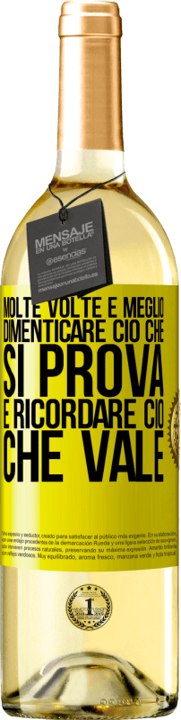 Spedizione Gratuita | Vino bianco Edizione WHITE Molte volte è meglio dimenticare ciò che si prova e ricordare ciò che vale Etichetta Gialla. Etichetta personalizzabile Vino giovane Raccogliere 2023 Verdejo