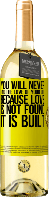 «Вы никогда не найдете любовь своей жизни. Потому что любовь не найдена, она построена» Издание WHITE