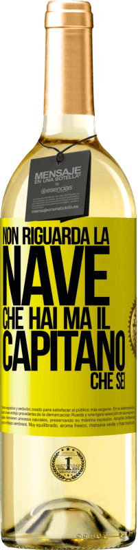 29,95 € Spedizione Gratuita | Vino bianco Edizione WHITE Non riguarda la nave che hai, ma il capitano che sei Etichetta Gialla. Etichetta personalizzabile Vino giovane Raccogliere 2025 Verdejo