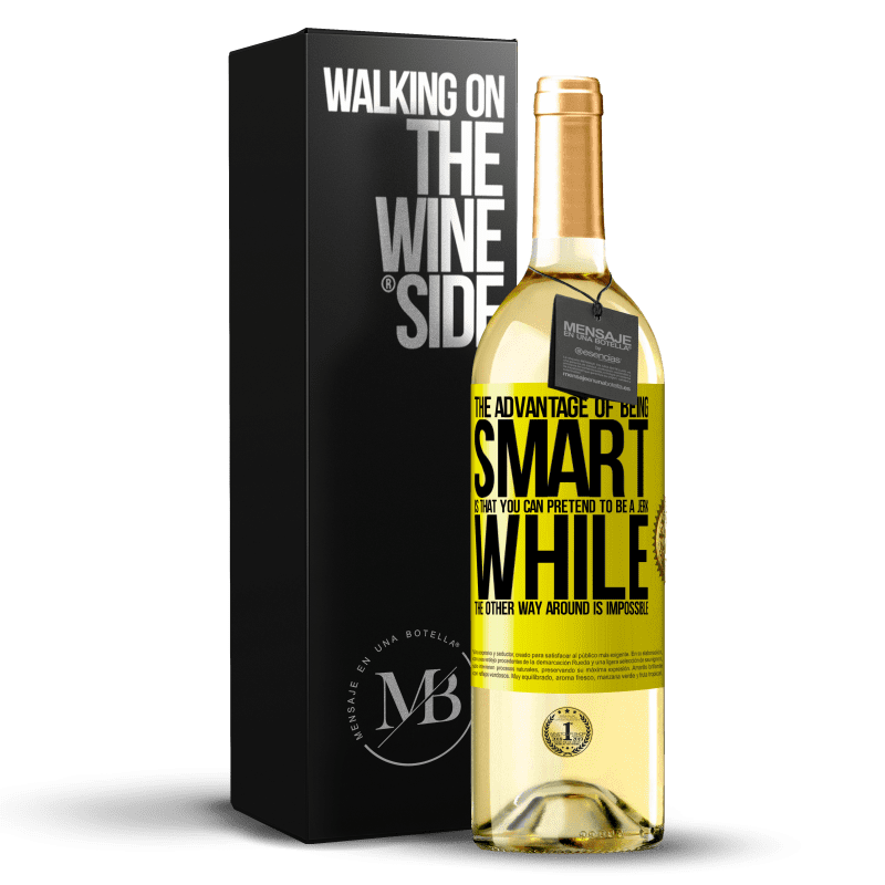 29,95 € Бесплатная доставка | Белое вино Издание WHITE Преимущество быть умным состоит в том, что вы можете притвориться придурком, а наоборот невозможно Желтая этикетка. Настраиваемая этикетка Молодое вино Урожай 2023 Verdejo