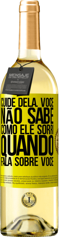 29,95 € | Vinho branco Edição WHITE Cuide dela. Você não sabe como ele sorri quando fala sobre você Etiqueta Amarela. Etiqueta personalizável Vinho jovem Colheita 2024 Verdejo