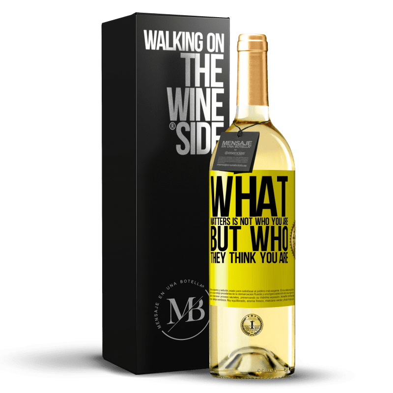 29,95 € Бесплатная доставка | Белое вино Издание WHITE Важно не то, кто вы есть, а то, кем вы себя считаете Желтая этикетка. Настраиваемая этикетка Молодое вино Урожай 2023 Verdejo