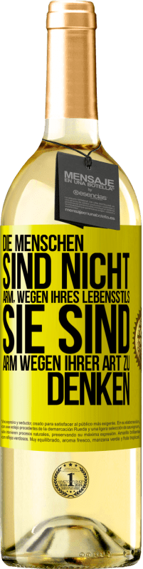 29,95 € Kostenloser Versand | Weißwein WHITE Ausgabe Die Menschen sind nicht arm, wegen ihres Lebensstils, sie sind arm, wegen ihrer Art zu denken Gelbes Etikett. Anpassbares Etikett Junger Wein Ernte 2025 Verdejo