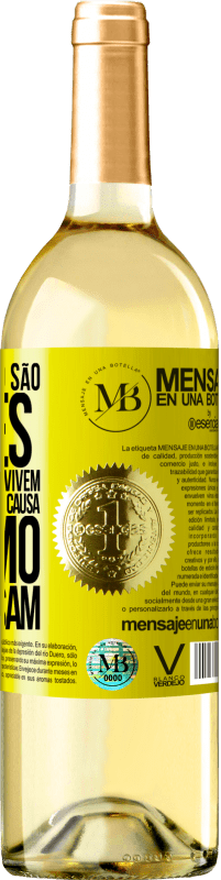 «As pessoas não são pobres por causa de como vivem. Ele é pobre por causa de como ele pensa» Edição WHITE