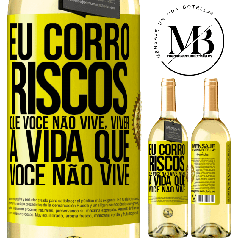 29,95 € Envio grátis | Vinho branco Edição WHITE Eu corro riscos que você não vive, viver a vida que você não vive Etiqueta Amarela. Etiqueta personalizável Vinho jovem Colheita 2023 Verdejo