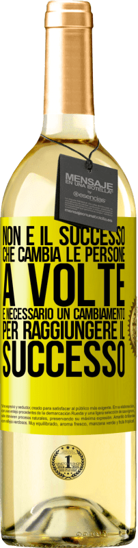 29,95 € | Vino bianco Edizione WHITE Non è il successo che cambia le persone. A volte è necessario un cambiamento per raggiungere il successo Etichetta Gialla. Etichetta personalizzabile Vino giovane Raccogliere 2024 Verdejo