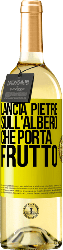 29,95 € Spedizione Gratuita | Vino bianco Edizione WHITE Lancia pietre sull'albero che porta frutto Etichetta Gialla. Etichetta personalizzabile Vino giovane Raccogliere 2025 Verdejo