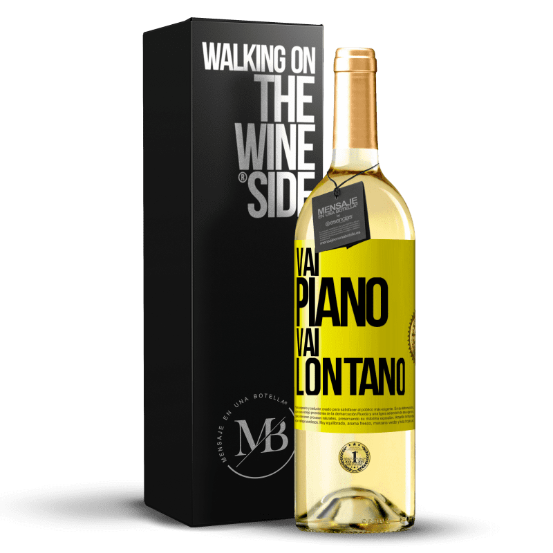 29,95 € Spedizione Gratuita | Vino bianco Edizione WHITE Vai piano Vai lontano Etichetta Gialla. Etichetta personalizzabile Vino giovane Raccogliere 2024 Verdejo