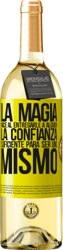 29,95 € Envío gratis | Vino Blanco Edición WHITE La magia nace al entregarle a alguien la confianza suficiente para ser uno mismo Etiqueta Amarilla. Etiqueta personalizable Vino joven Cosecha 2023 Verdejo