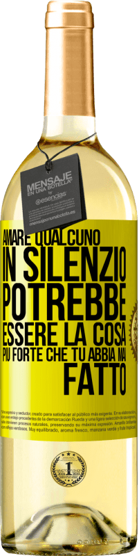 29,95 € Spedizione Gratuita | Vino bianco Edizione WHITE Amare qualcuno in silenzio potrebbe essere la cosa più forte che tu abbia mai fatto Etichetta Gialla. Etichetta personalizzabile Vino giovane Raccogliere 2024 Verdejo