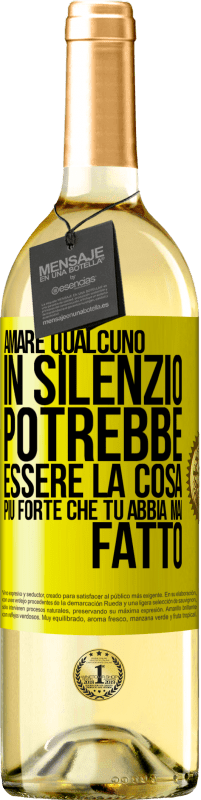 29,95 € Spedizione Gratuita | Vino bianco Edizione WHITE Amare qualcuno in silenzio potrebbe essere la cosa più forte che tu abbia mai fatto Etichetta Gialla. Etichetta personalizzabile Vino giovane Raccogliere 2025 Verdejo