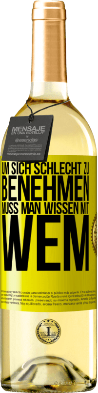 29,95 € | Weißwein WHITE Ausgabe Um sich schlecht zu benehmen muss man wissen mit wem Gelbes Etikett. Anpassbares Etikett Junger Wein Ernte 2024 Verdejo