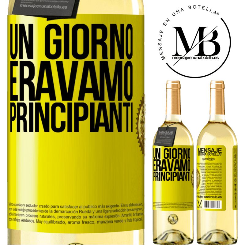 29,95 € Spedizione Gratuita | Vino bianco Edizione WHITE Un giorno eravamo principianti Etichetta Gialla. Etichetta personalizzabile Vino giovane Raccogliere 2024 Verdejo