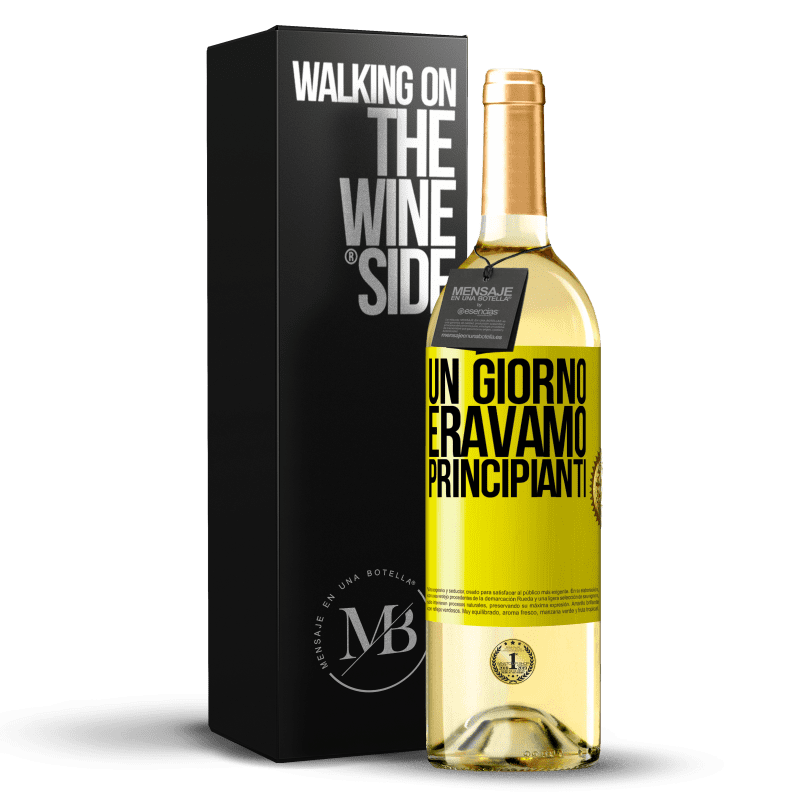 29,95 € Spedizione Gratuita | Vino bianco Edizione WHITE Un giorno eravamo principianti Etichetta Gialla. Etichetta personalizzabile Vino giovane Raccogliere 2025 Verdejo