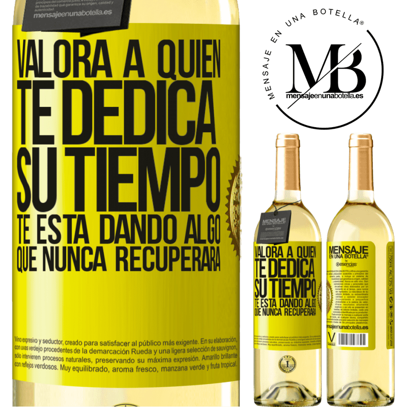 29,95 € Envío gratis | Vino Blanco Edición WHITE Valora a quien te dedica su tiempo. Te está dando algo que nunca recuperará Etiqueta Amarilla. Etiqueta personalizable Vino joven Cosecha 2023 Verdejo